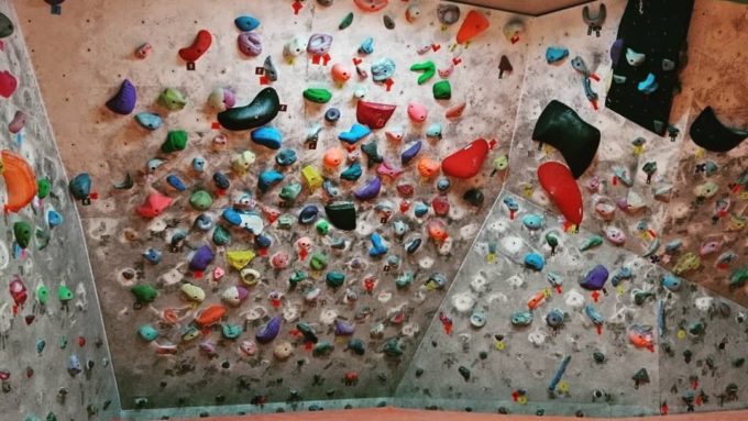 東京都のクライミング施設「フィットネスクライミングスタジオ LAGO（ラーゴ）」